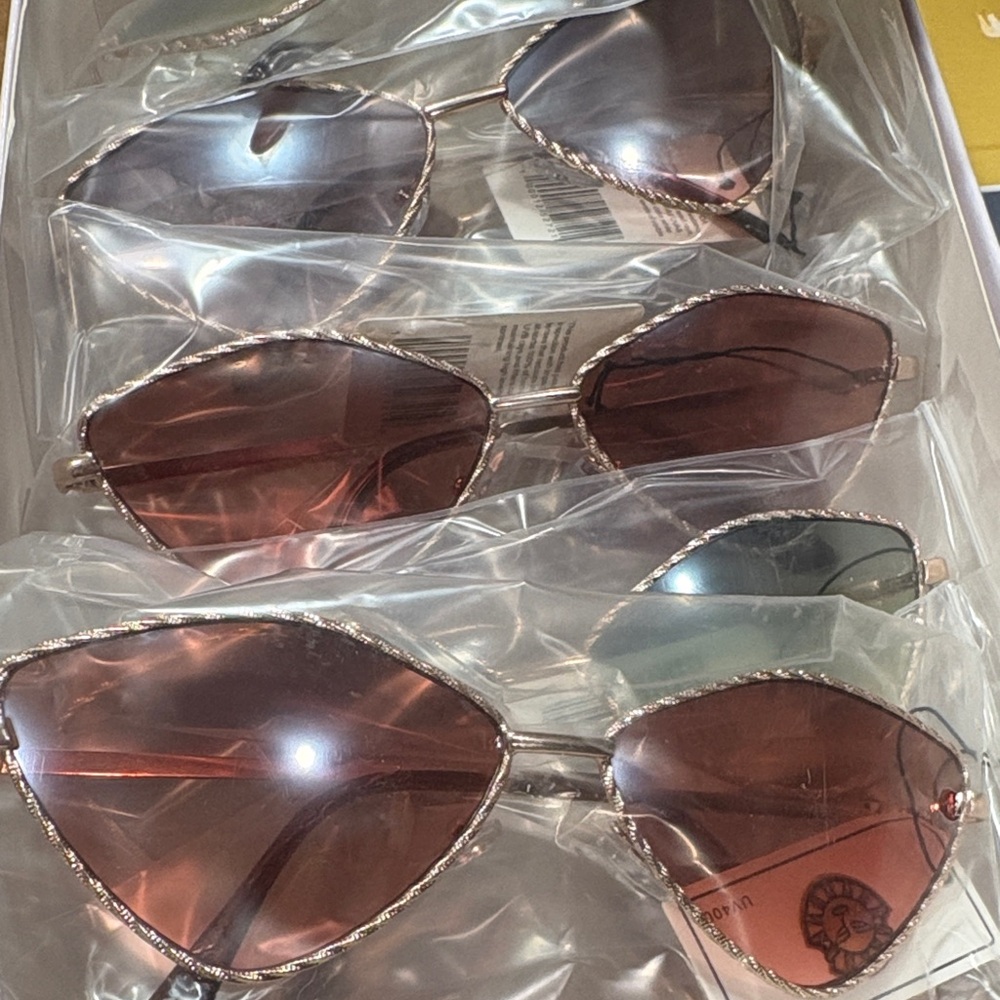 🚨🚨Random Women's Fashion Sunglasses - Pink Gradient Lenses